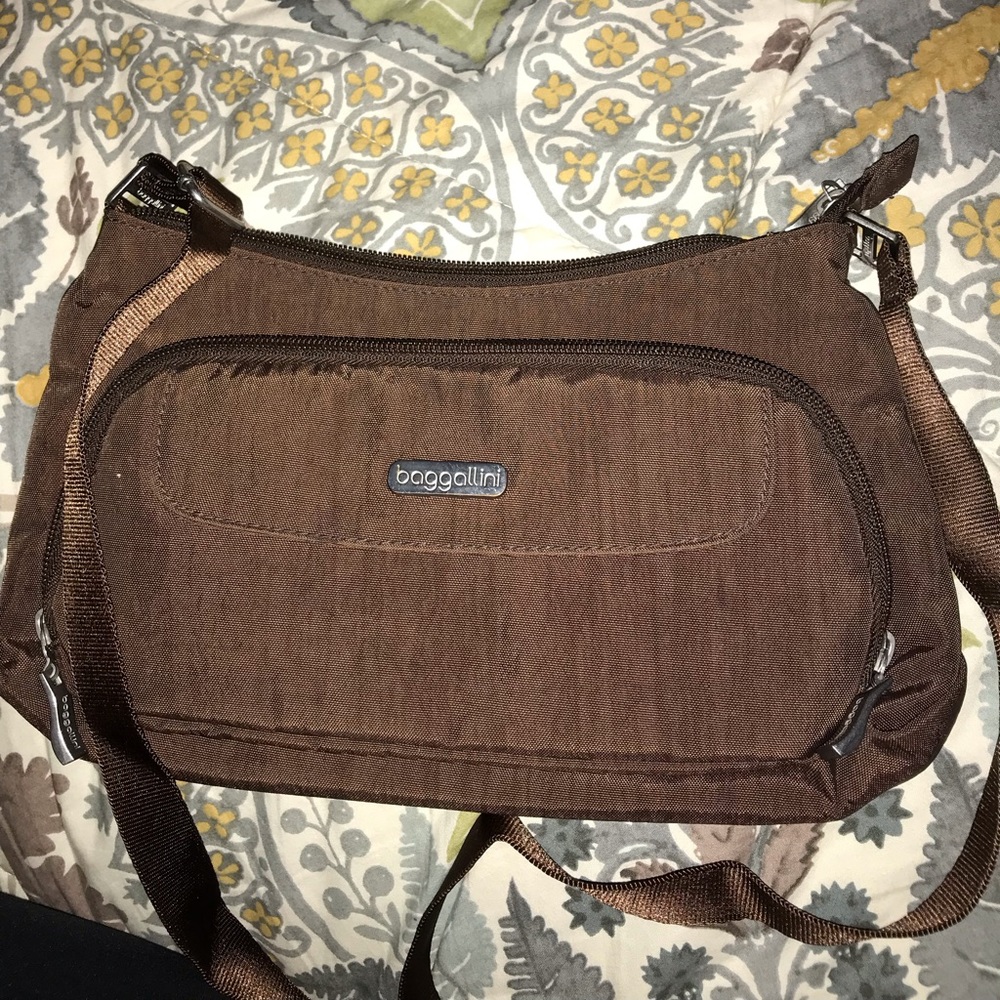 Baggalini brown crossover purse